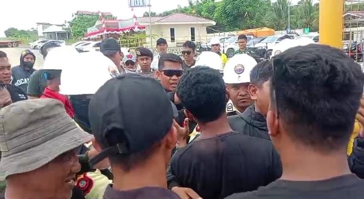 Aliansi Rakyat Anti Dominasi Oligarki (RADO) kembali mengepung kawasan KM Nol, lokasi aktivitas Pani Gold Project (PGP)/Hibata.id