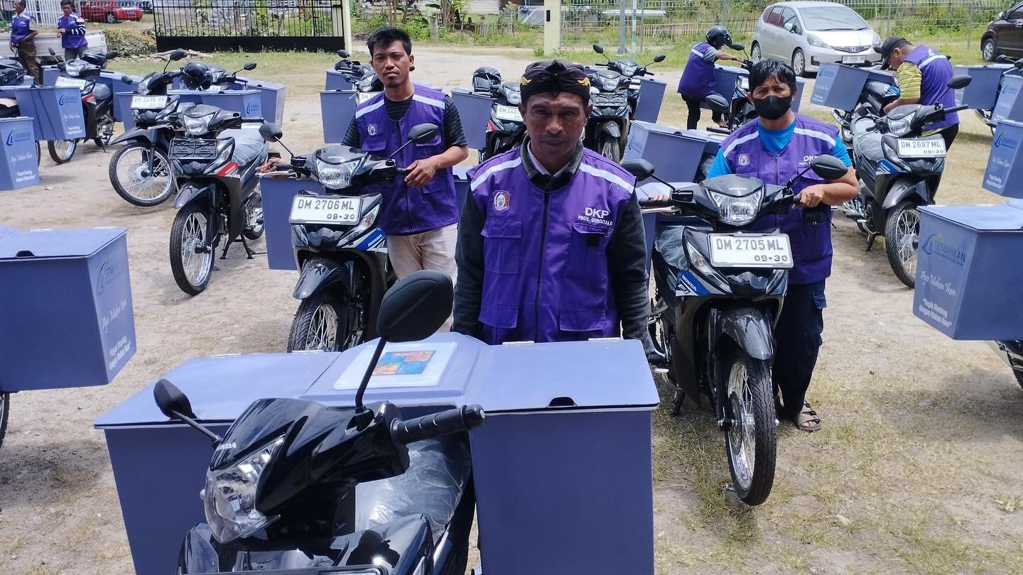 Bantuan berupa motor cool box dari Dinas Perikanan dan Kelautan Provinsi Gorontalo resmi diserahkan Kamis (25/9/2025).
