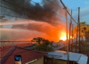 Demonstrasi di Perlimaan Gorontalo Ricuh, Polisi Kerahkan Water Cannon