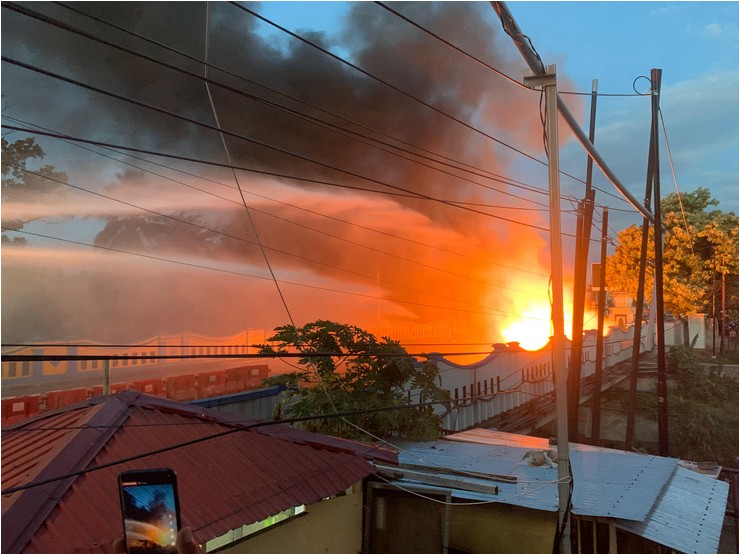Demonstrasi di Perlimaan Gorontalo Ricuh, Polisi Kerahkan Water Cannon