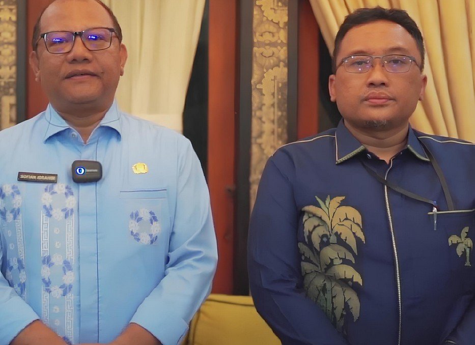 Sekretaris Daerah Provinsi Gorontalo, Sofian Ibrahim bersama Deputi Kepala Kantor Perwakilan BI Provinsi Gorontalo, Ciptoning Suryo Condro saat memberikan keterangan resmi soal penundaan tersebut/Hibata.id