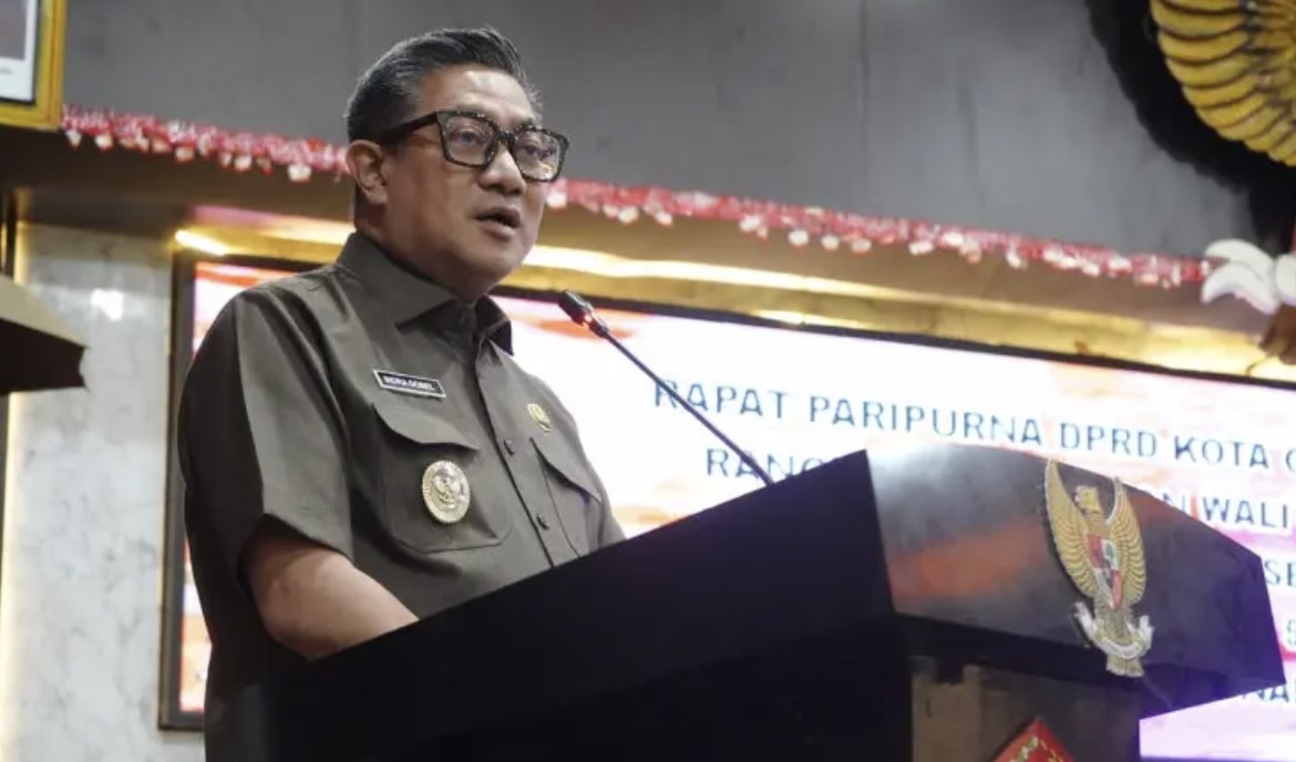 Wakil Wali Kota Gorontalo, Indra Gobel, yang mewakili Wali Kota Adhan Dambea,  saat memaparkan langsung urgensi pembentukan Badan Pendapatan Daerah (Bapenda). (Foto: Humas Pemkot Gorontalo)