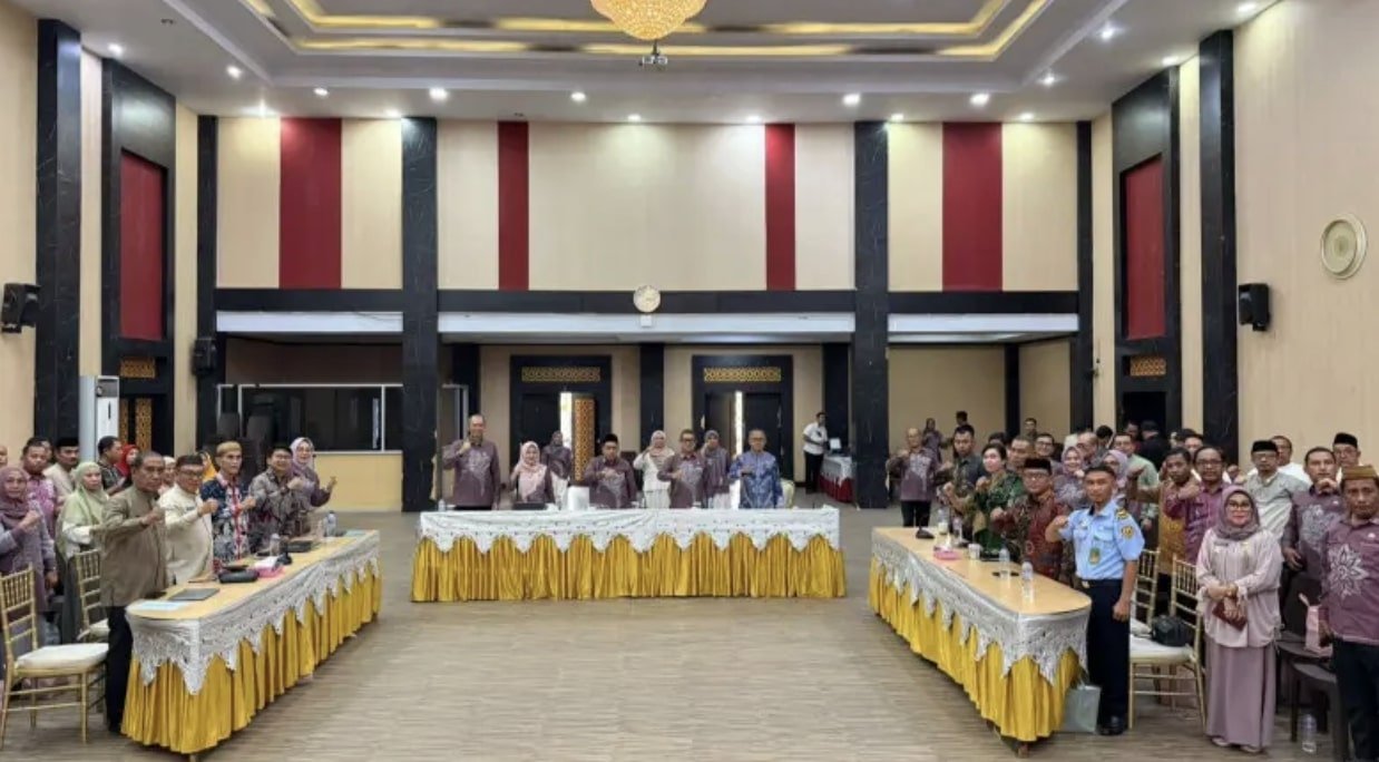 Wali Kota Gorontalo, Adhan Dambea saat menghadiri Rapat Koordinasi Komisi Penanggulangan AIDS (KPA) Semester I Tahun 2025. (Foto: Humas Pemkot Gorontalo)