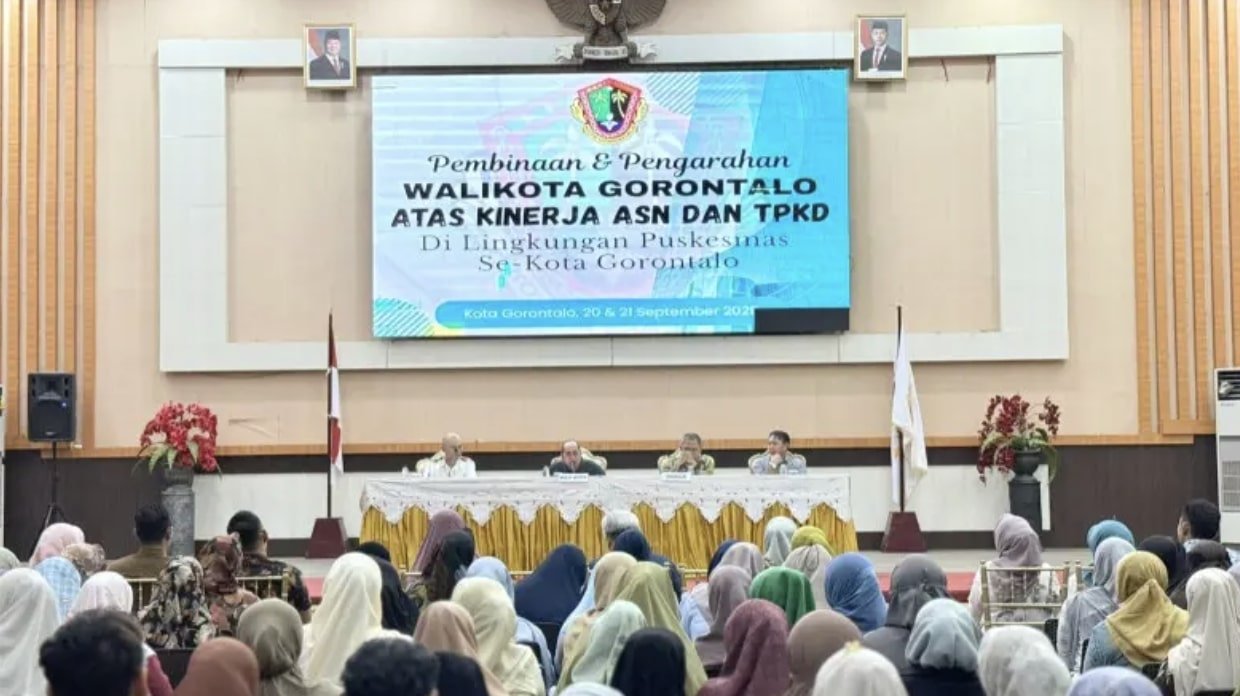 Kegiatan pembinaan nakes dan pegawai Puskesmas. (Foto: Humas Pemkot Gorontalo)