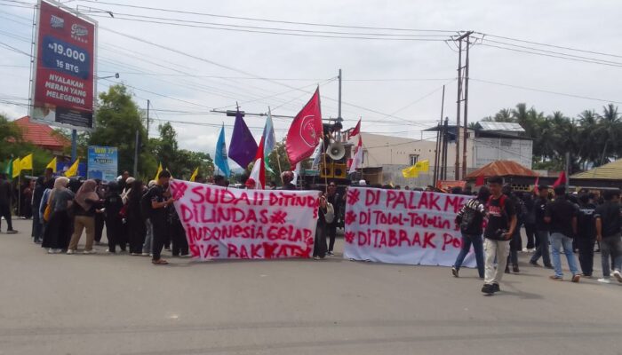 Pohuwato Memanas, Ratusan Massa Kepung Persimpangan Blok Plan