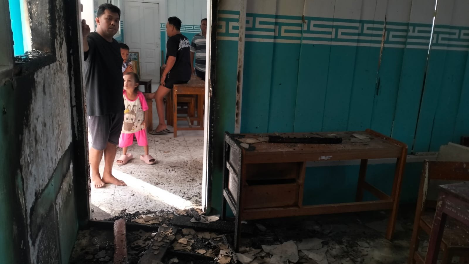 Kebakaran Sekolah di Pohuwato, Warga Desa Bumbulan Panik Selamatkan SDN 06 Paguat/Hibata.id
