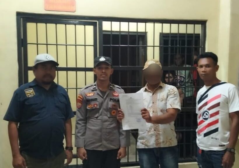 Kabid Kesbangpol Buton Tengah saat ditahan karena sudah Jadi Tersangka Korupsi Anggaran Paskibraka 2025/Hibata.id