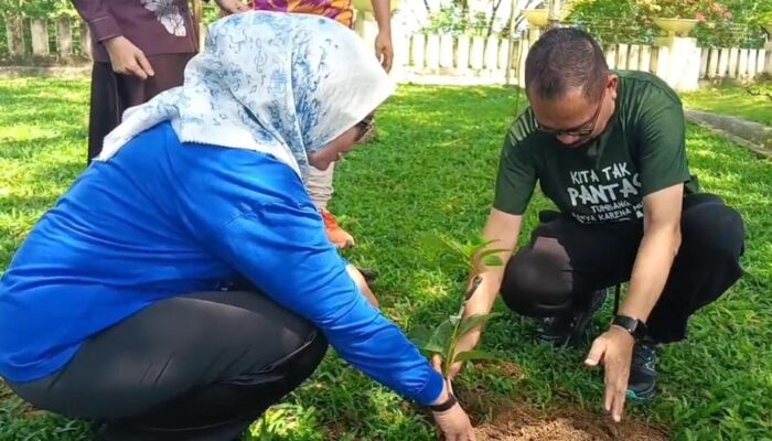 Perayaan HUT DPRD Gorontalo Diwarnai Aksi Hijau dan Pesan Kebersamaan