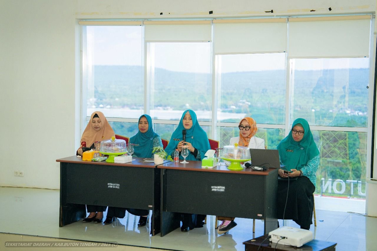 Tim Penggerak Pemberdayaan dan Kesejahteraan Keluarga (TP-PKK) Kabupaten Buton Tengah saat menggelar sosialisasi kesehatan wanita yang dirangkaikan dengan rapat persiapan peringatan Maulid Nabi Muhammad SAW 1447 Hijriah. (Foto: Dok. Istw)