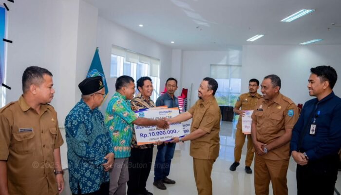 Bupati Buton Tengah dan Bank Sultra Salurkan CSR untuk Tujuh Rumah Ibadah