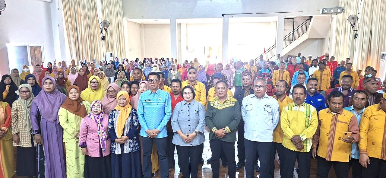 Kepala Dinas Pendidikan Buton Tengah, Abdullah, S.Pd bersama jajaran/Hibata.id