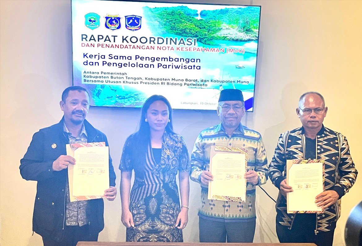 Penandatanganan MoU kerja sama pariwisata antara Pemerintah Kabupaten Muna dan Muna Barat sebagai langkah pengembangan destinasi unggulan Kepulauan Muna/Hibata.id