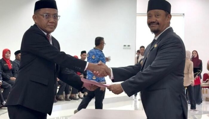 Dr. Azhari Rotasi Pejabat dan Kepsek Buton Tengah, Pastikan Sesuai Kompetensi