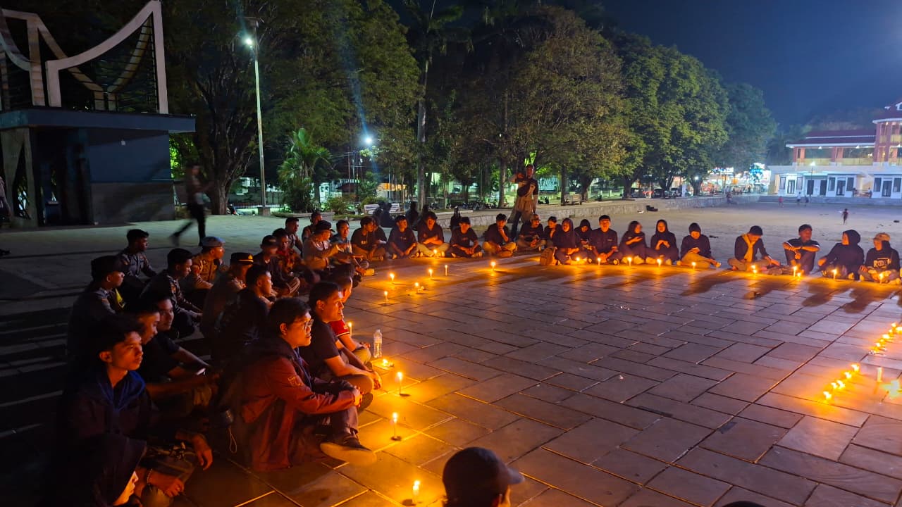 Lapangan Taruna Remaja, Kota Gorontalo, berubah jadi lautan cahaya lilin/Hibata.id