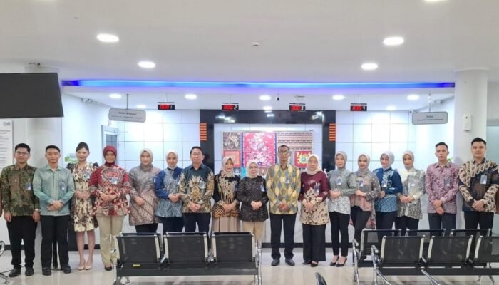 BRI Gorontalo Peringati Hari Batik Nasional, Pegawai Kompak Kenakan Batik Nusantara