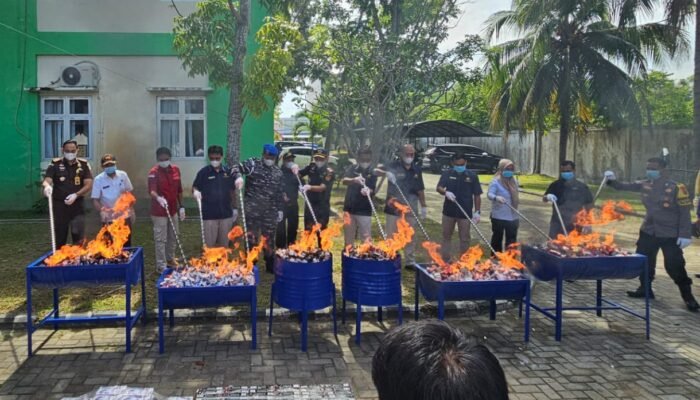 Ratusan Ribu Rokok Ilegal Dibakar Bea Cukai Gorontalo, Nilainya Bikin Kaget