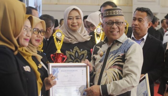 Bupati Sofyan Puhi: Guru adalah Pilar Masa Depan Bangsa