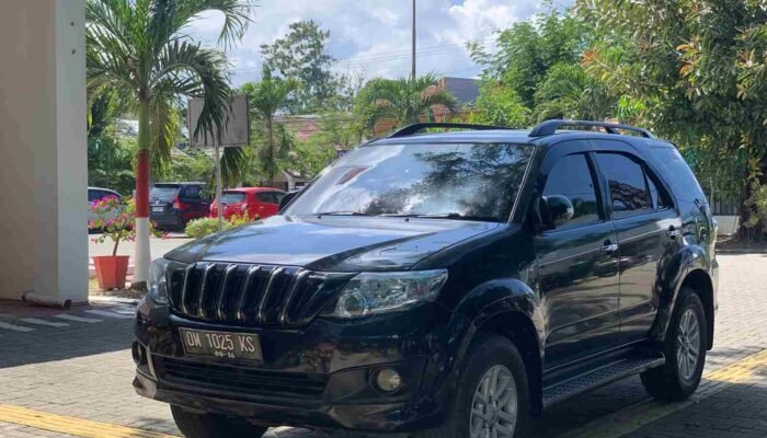 Aneh!, Mobil Dinas Kadis Sosial Provinsi Gorontalo Kok Berpelat Hitam?