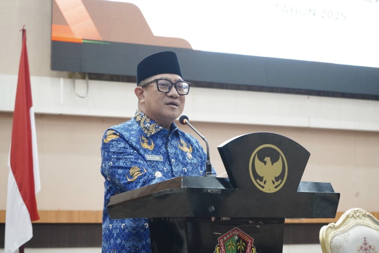 Wakil Wali Kota Gorontalo, Indra Gobel saat dalam rapat koordinasi monitoring dan evaluasi program pencegahan korupsi serta tinjauan lapangan proyek strategis daerah (PSD) 2025, Jumat (14/11/2025. (Foto: Humas Pemkot Gorontalo)