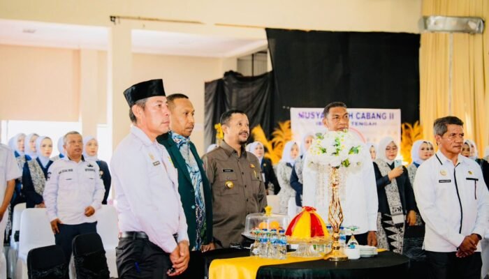 Bupati Buton Tengah Buka Muscab II IBI, Dorong Peran Bidan dalam Validasi Data