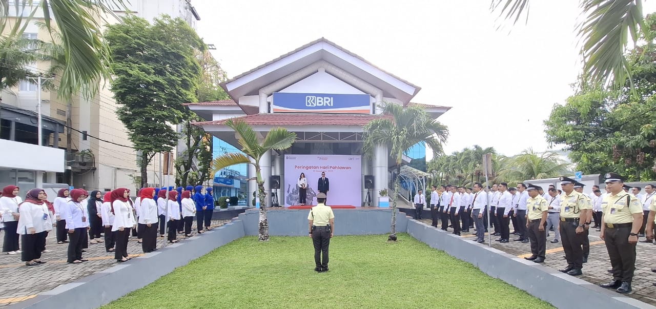 Pimpinan Cabang BRI Gorontalo, Komang Wahyu Wedastra Putra, saat bertindak sebagai Inspektur Upacara/Hibata.id