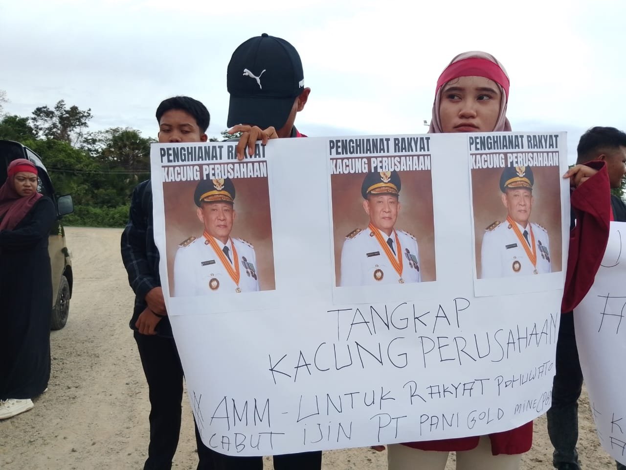 Warga Pohuwato Geruduk Kantor Pani Gold Project, Bakar Foto Gubernur Gorontalo/Hibata.id