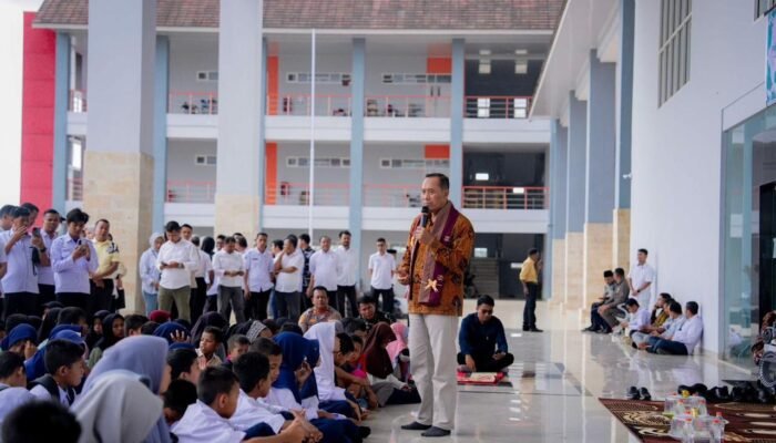 Wamendiktisaintek Tinjau Buton Tengah, Pertimbangkan Peningkatan Status Kampus B USN