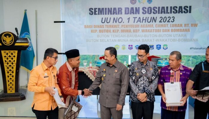 Bupati Azhari Buka Seminar Sosialisasi KUHP Nasional di Buton Tengah