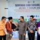 Bupati Buton Tengah, Dr. H. Azhari saat secara resmi membuka Seminar. (Foto: Istw)