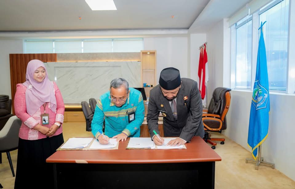 Pemerintah Kabupaten Buton Tengah (Buteng) secara resmi menyerahkan hibah lahan kepada Badan Pusat Statistik (BPS) Provinsi Sulawesi Tenggara/Hibata.id