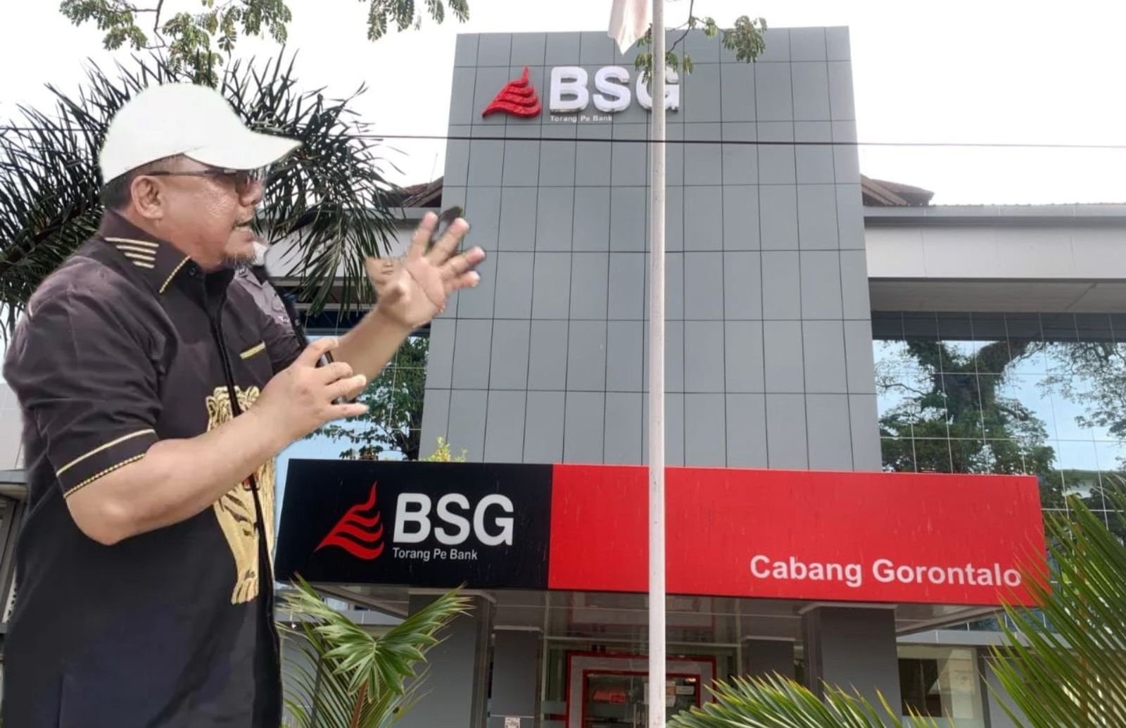 Mantan Ketua DPRD Kota Gorontalo sekaligus orator utama aksi ASN, Risman Taha/Hibata.id