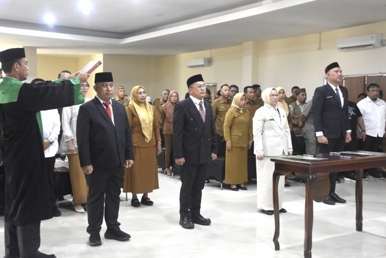 Pelantikan berlangsung di Ruang Lupa Lelah, Kantor Bupati Bone Bolango, Senin (22/12/2025)/Hibata.id