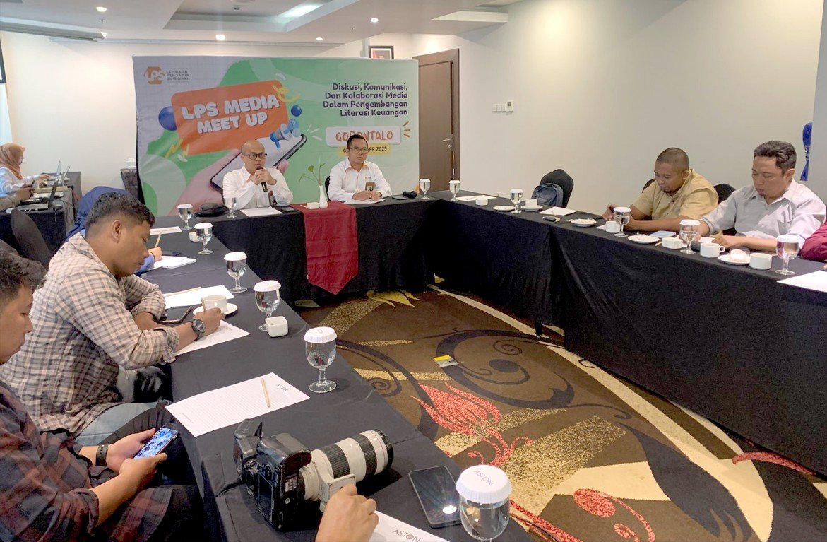 Fuad Zaen Kepala Kantor Perwakilan LPS III - Sulawesi, Maluku, Papua bersama Prayitno Amigoro Deputi Kepala Kantor Perwakilan LPS III - Sulawesi, Maluku, Papua dalam pertemuan bersama media di Gorontalo/Hibata.id/Hibata.id