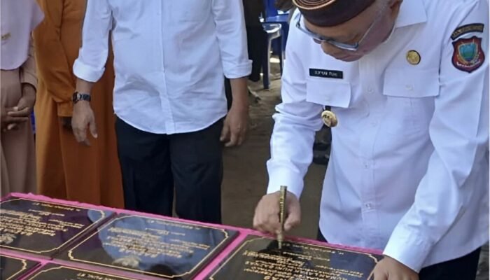 Bupati Sofyan Puhi Resmikan Enam Rumah Bantuan Baznas untuk Warga Kurang Mampu