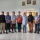 Anggota Komisi I DPRD Provinsi Gorontalo meninjau lokasi kantor Desa Sejahtera yang belum bisa digunakan akibat sengketa lahan, Minggu (7/12/2025). (Foto: istimewa)/Hibata.id