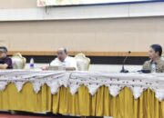 Wali Kota Gorontalo Adhan Dambea saat memimpin rapat koordinasi dan evaluasi penyelenggaraan pemerintahan, pembangunan, dan kemasyarakatan. (Foto: Humas Pemkot Gorontalo)