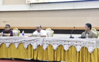 Wali Kota Gorontalo Adhan Dambea saat memimpin rapat koordinasi dan evaluasi penyelenggaraan pemerintahan, pembangunan, dan kemasyarakatan. (Foto: Humas Pemkot Gorontalo)