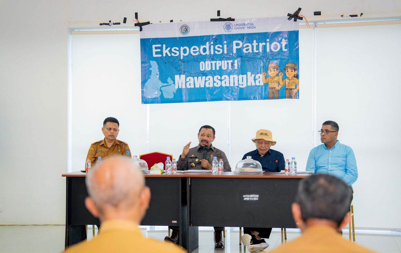 Bupati Buton Tengah membuka Seminar Hasil Ekspedisi Patriot UGM dan menegaskan pembentukan pusat riset terpadu untuk pengembangan perikanan, pertanian, dan peternakan./Hibata.id