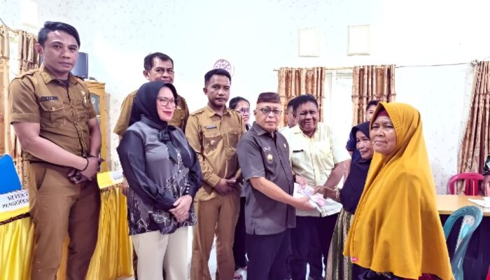 Bupati Gorontalo Salurkan BLTS Kesra untuk Perkuat Perlindungan Sosial Warga