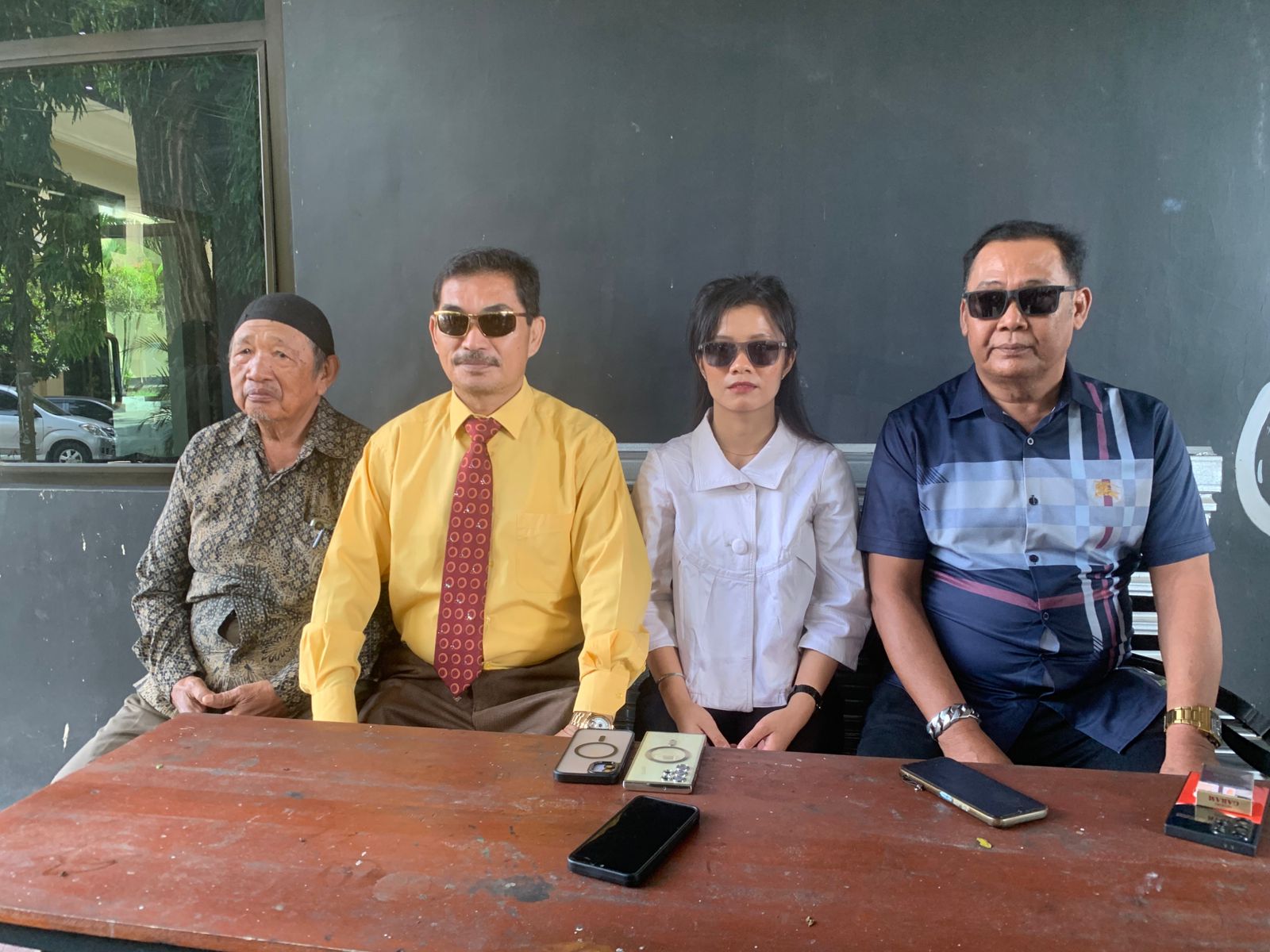 Kuasa hukum MAR, Bambang Pagarian dan Klansel Pakpahan, menilai terdapat kejanggalan pada hasil visum/Hibata.id