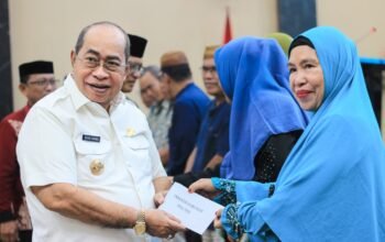 Wali Kota Gorontalo Tegaskan Komitmen Penguatan Pendidikan Agama Melalui Insentif 4 Wali Kota Gorontalo, H. Adhan Dambea, memimpin langsung kegiatan sebagai bentuk apresiasi atas peran penting para pendidik agama/Hibata.id