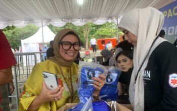 Gorontalo Half Marathon 2025 Bagikan Race Pack, Panitia Matangkan Persiapan Akhir 4 Panitia Gorontalo Half Marathon 2025 memulai pembagian race pack dan mematangkan seluruh persiapan teknis jelang pelaksanaan. Ribuan peserta dipastikan hadir/Hibata.id