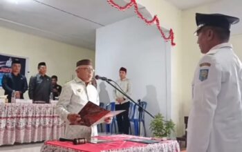 Bupati Gorontalo meminta Penjabat Kepala Desa Hutabohu yang baru dilantik untuk segera beradaptasi/Hibata.id