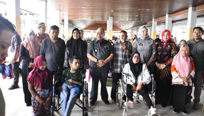 Ratusan Pelaku Usaha Terima Bantuan UEP dari Wali Kota Gorontalo, Termasuk Penyandang Disabilitas
