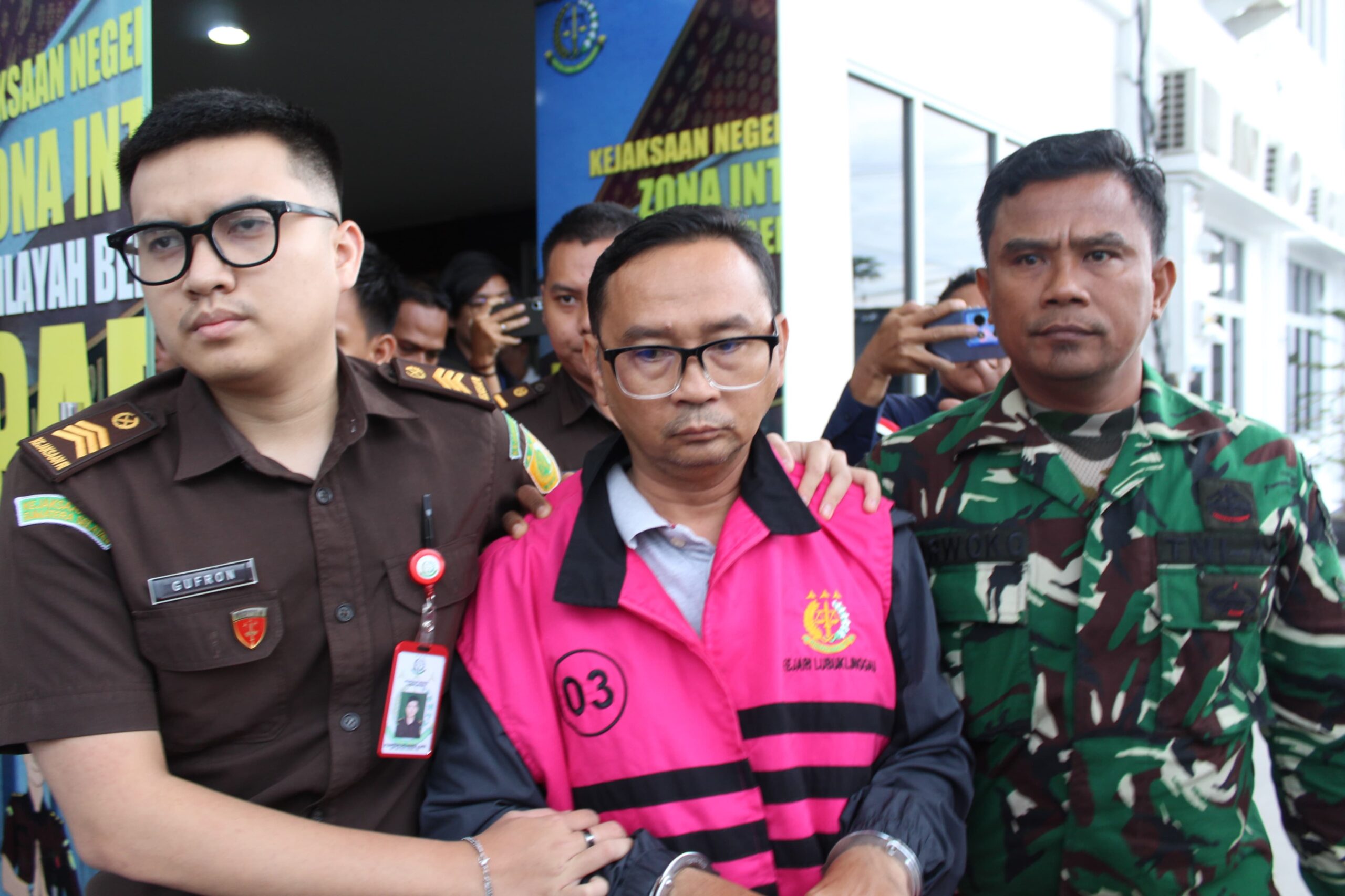 Suasana kantor Kejaksaan Negeri (Kejari) Lubuk Linggau saat tersangka ditahan/Hibata.id