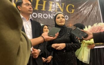 Dari Gorontalo, Hplus Mengalirkan Peluang Baru Lewat Air Mineral pH 9+ 7 Owner HPlus MWT Gorontalo Munirawati Tomu, SH, C.PS, berdiri didampingi sang suami, Abdulwahidin Tanaiyo, SH, MH/Hibata.id