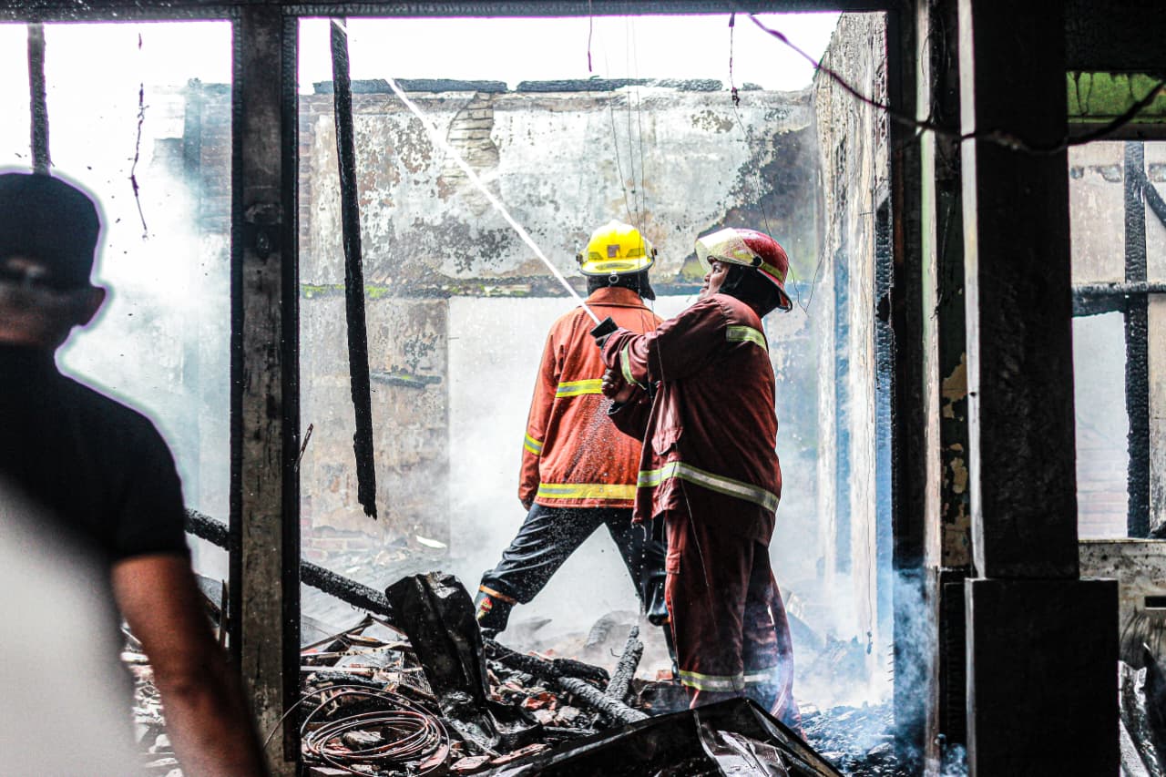 Kebakaran hebat melanda kawasan permukiman padat penduduk di Jalan Madura, Kelurahan Dulalowo Timur, Kecamatan Kota Tengah/Hibata.id