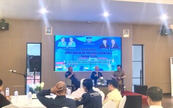 Dinas Tenaga Kerja, ESDM, dan Transmigrasi (Disnakertrans) Provinsi Gorontalo menggelar sosialisasi Upah Minimum Provinsi (UMP) dan Upah Minimum Sektoral (UMS) Provinsi Gorontalo Tahun 2026 kepada 50 perusahaan, Selasa, 23 Desember 2025. (Foto: Randa Damaling/Hibata.id)