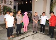 Polres Pohuwato bersama unsur Forum Koordinasi Pimpinan Daerah (Forkopimda) Kabupaten Pohuwato memantau pelaksanaan Misa Natal dan kesiapan Pos Pengamanan Operasi Lilin, Rabu, 24 Desember 2025. (Foto: Humas Polres Pohuwato)