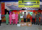 Bhayangkari Cabang Pohuwato saat menyalurkan bingkisan ke sejumlah gereja dan Pos Pengamanan Operasi Lilin 2025 di Kabupaten Pohuwato, Rabu, 24 Desember 2025. (Foto: Humas Polres Pohuwato)